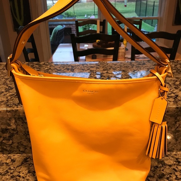 Coach Handbags - 🐝COACH bag EUC (Excellent used condition).